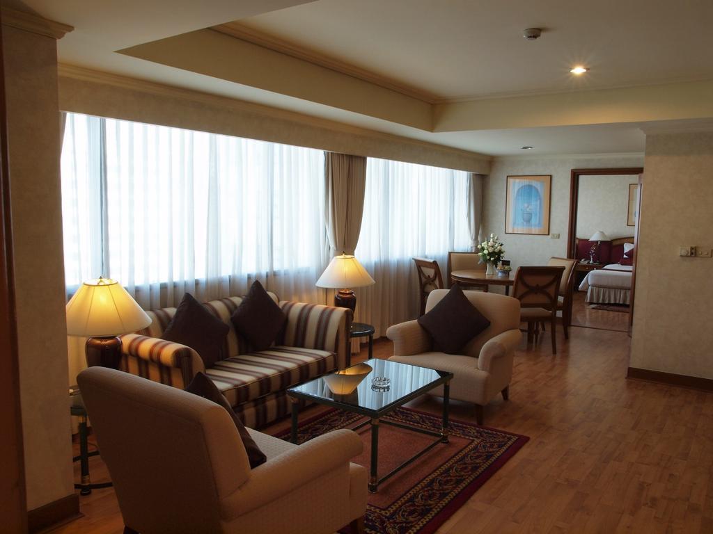 Rembrandt Suites Бангкок Екстер'єр фото