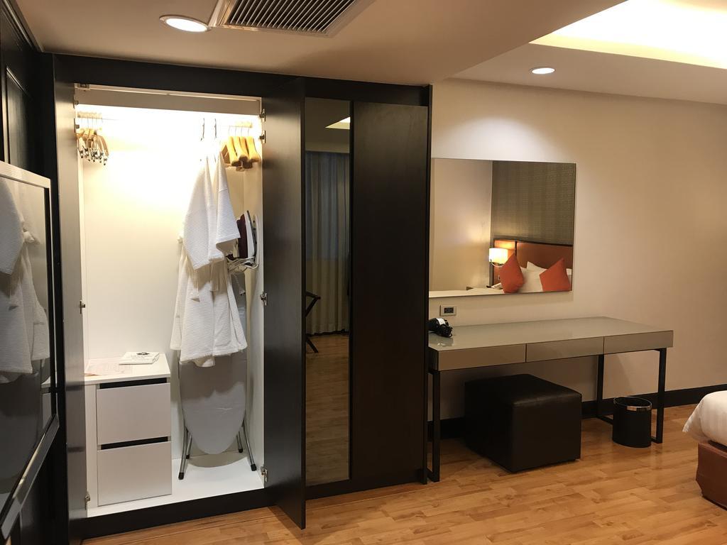 Rembrandt Suites Бангкок Екстер'єр фото